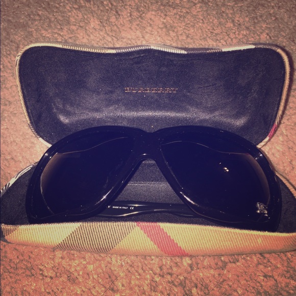 Burberry sunglasses - Picture 1 of 5